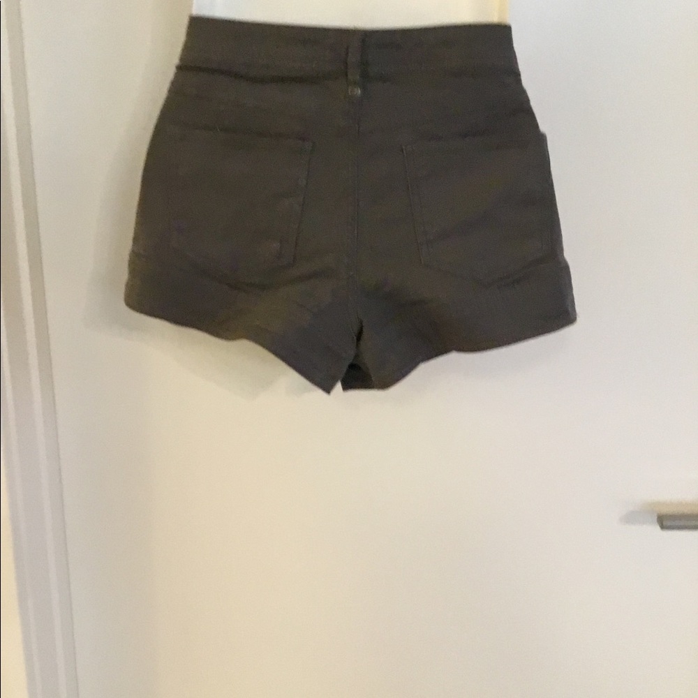 Max Rave.  Gray Short. Size 9 $40 - Picture 5 of 11